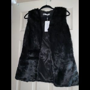 Moacity black vest